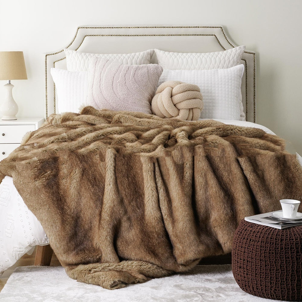 Thick And Portable European Style Fox Like Blanket For Home Use