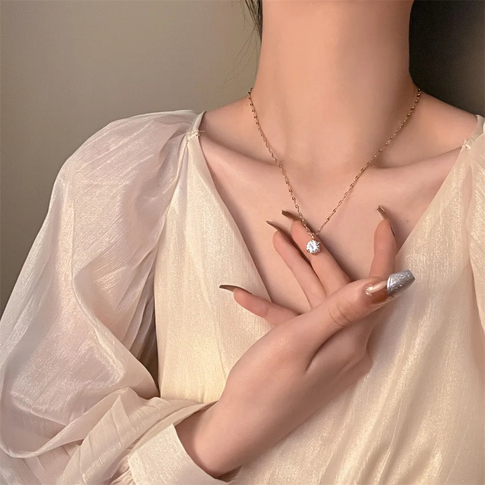 Luxurious Six Claw Set Crystal Pendant Necklace